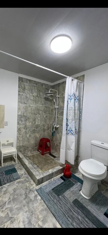 дом на колесах трейлер: 68 кв. м, 3 бөлмө, Унаа токтотуучу жай, Сарай, Забор, тосулган