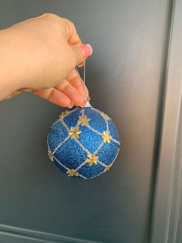 Yeni il oyuncaqları və bəzəkləri: Yeni il ağacı üçün bəzək topları – 2 fərqli dəst 1) Parıltılı çiçək — 2