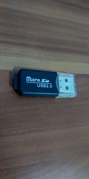 flaşh kart: Micro'Card Reader. 
Uzarinde 8Gb liq micro kart.

Qiymet: 10 AZN