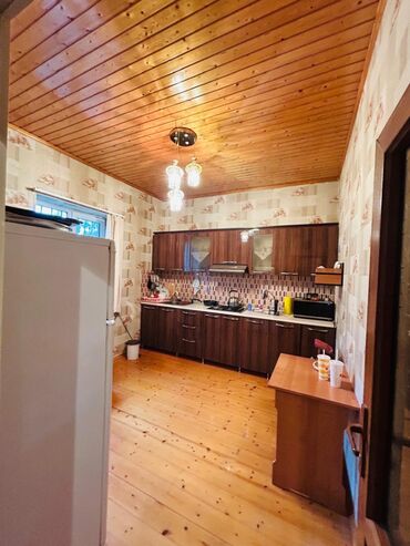 Həyət evləri və villaların satışı: Satılır: həyətli iki mərtəbəli fərdi ev Ünvan təsviri: Şəhər daxili — 13