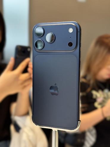 IPhone 17 Pro, Б/у, 512 ГБ, Синий, Кабель, 100 %