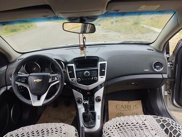 Chevrolet: Chevrolet Cruze sedan – gümüşü rəng Əsas məlumatlar: - Model — 5