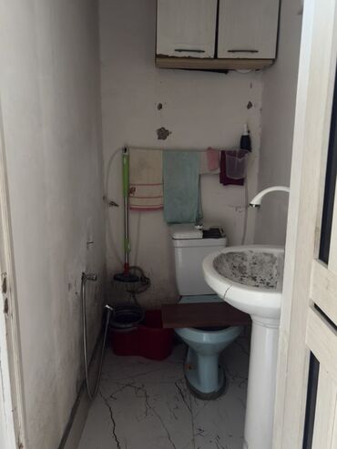 Həyət evləri və villaların satışı: Ev Maştağa Qəsəbəsi düz yolun kənarında yerləşir. Kiçik həyəti var o — 24