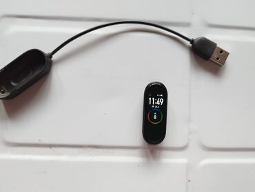 mi router 4a: Фитнес-браслет Xiaomi Mi Band 4 в черном цвете с цветным