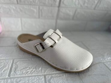 Papuče: 41-45
1500din — 9