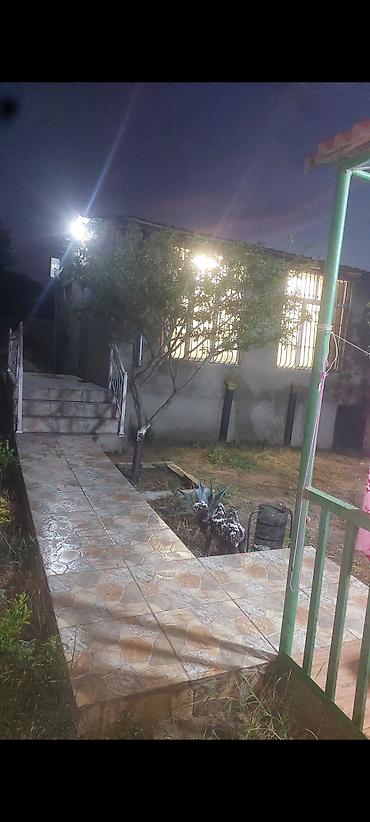 nzs qesebesinde 3 otaqli ev type 1: Kirayə verilir 2otaq həyət evi - Geniş işıqlı zal: künc divan, çay — 7