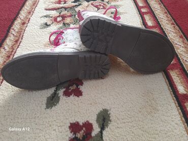 Детская обувь: 29 размер,18.5см размер стельки
состояние отличное — 4