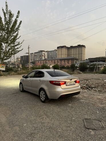 датчик температуры гольф 3: Автомобиль Kia Rio в кузове седан, представленный в серебристом цвете