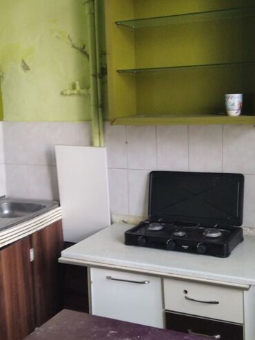 Uzunmüddətli kirayə mənzillər: Stalinka daş bina azadlıq metrosuna piyada 8 10dəq məsafədə qazı suyu — 8