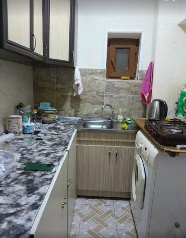 Uzunmüddətli kirayə mənzillər: Salam telebe veya genc is adami otaq yoldasi axtarilir ev