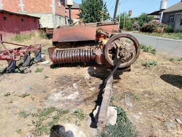 Холодильное оборудование: Məhsul: Kənd təsərrüfatı üçün saman/ot bağlayan pres (kvadrat balya