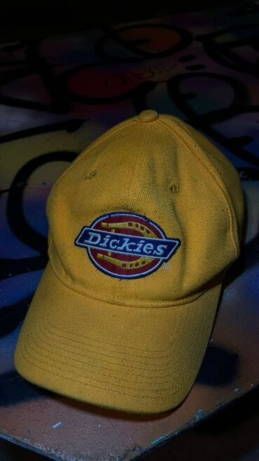 Кепки: Желтая кепка Dickies с вышитым логотипом на липучке