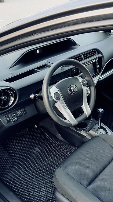 Toyota: Toyota Prius C: 2017 г., 1.5 л, Вариатор, Гибрид, Хэтчбэк — 9