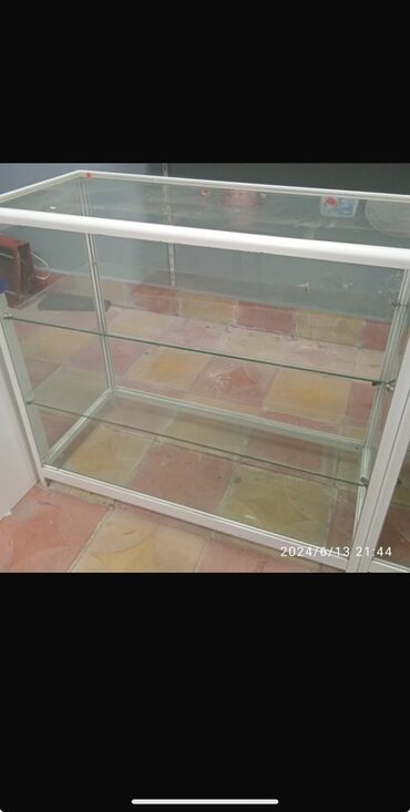 Biznes üçün program təminatı: Şüşə vitrin – mağaza və ofislər üçün - Material: möhkəm temperli şüşə