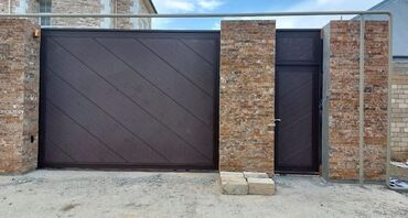 Həyət darvazaları: Naxışlı, qara rəngli ikiqapılı dəmir darvaza, üstündə və qapılarında -da lalafo.az — 5 Həyət darvazaları: Naxışlı, qara rəngli ikiqapılı dəmir darvaza, üstündə və qapılarında — 5