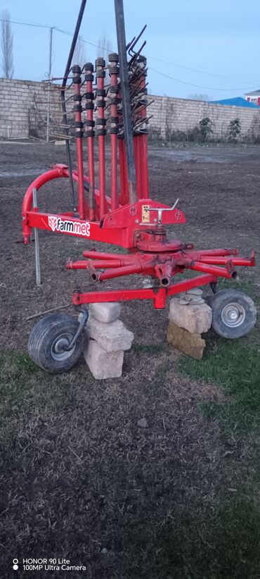 Dırmıqlar: Farmmet markalı traktor qoşqulu ot/yonca yığımı üçün çevirici-çəngəlli — 2