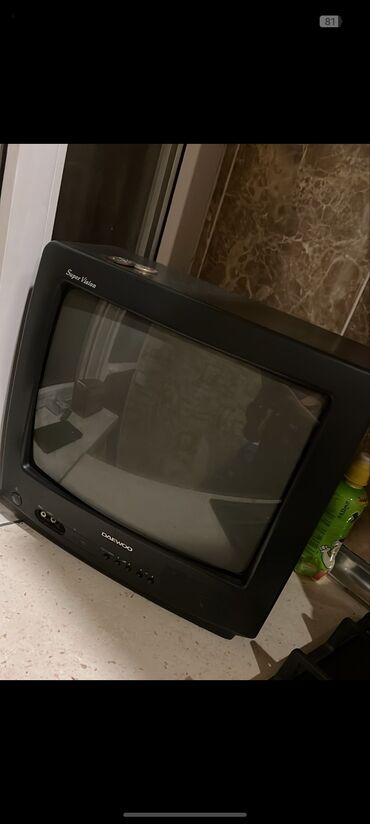 Daewoo Super Vision markalı qara rəngli, katod şüa borulu televiziya