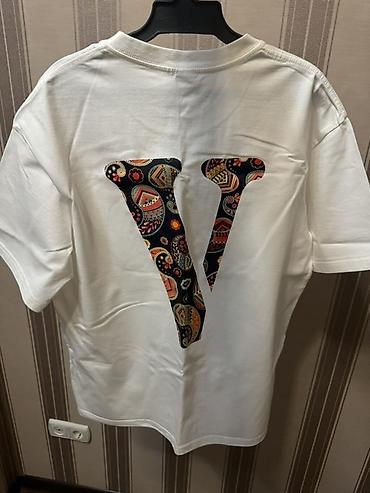 pull and: Белая футболка с короткими рукавами и круглым вырезом, украшенная — 2