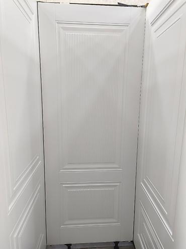 Ağ rəngdə klassik üslubda mətbəx/шкаф fasadı (qapaq). - Material