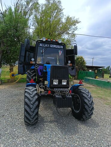 Traktorlar: Belarus 892 traktoru – güclü və etibarlı universal kənd təsərrüfatı — 2