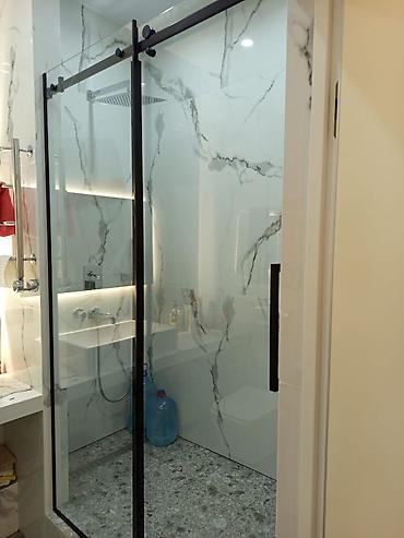 Душевые перегородки и ограждения: Стеклянные прямые душевые перегородки из закаленного стекла. Тип — 6