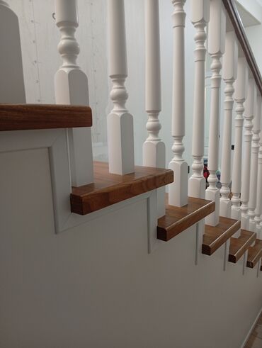 Деревянные лестницы: Деревянная лестница Для дома, Вид дерева: Грецский орех, Форма лестницы: Прямая, Стиль: Классический — 3