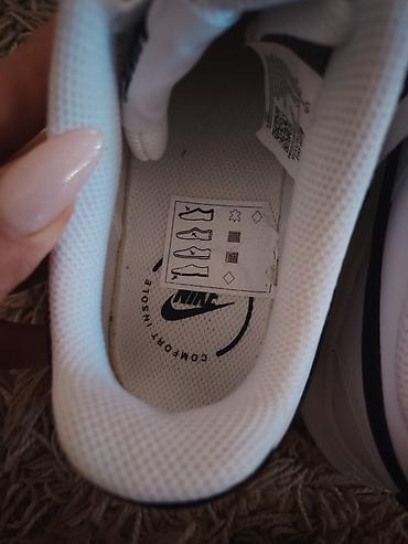 eb studio obuca: Nike sportske patike – model sa povišenim đonom, bela boja sa crnim — 5
