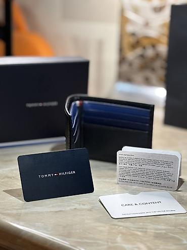 Digər aksesuarlar: Tommy Hilfiger kişi aksesuar dəsti Dəst tərkibi: - Kəmər: Qara rəng — 6