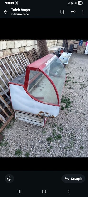 soyuducu gencede: Soyuducu vitrinin (mağaza vitrin soyuducusu) - Ön və yanları şüşəli