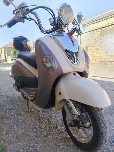 oturacaq uzlukler: Skuter/scooter – şəhərdaxili istifadə üçün rahat, klassik retro
