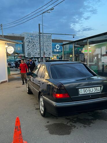 Mercedes-Benz: Mercedes-Benz C-Sinfi (W202) sedan - Kuzov: sedan, qara rəng — 2
