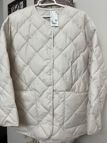 Пальто: 1. Продаю белую куртку Uniglo, новая с этикеткой. Размер 3ХЛ — 2