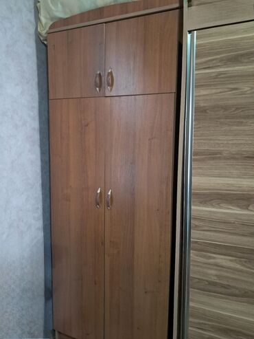 Divanlar: İşlənmiş, Açılan, 4 qapılı Düz dolab, Şifonyer
