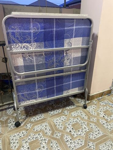 tek kravat islenmis: İşlənmiş, Təknəfərlik çarpayı, Bazasız, Matras ilə, Siyirməsiz