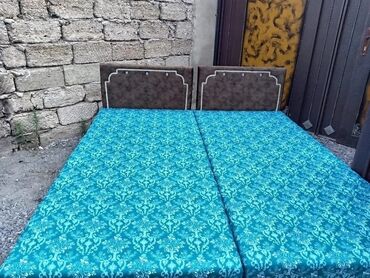 tek yataq qiymeti: Təzə çarpayılar. 1 nəfərlik çarpayılar 60manat. 2 nəfərlik taxt