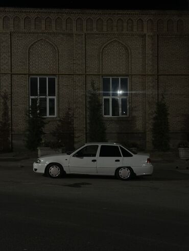 авто чехол бу: Белый компактный седан/хэтчбек класса B, 5‑дверный, левый руль