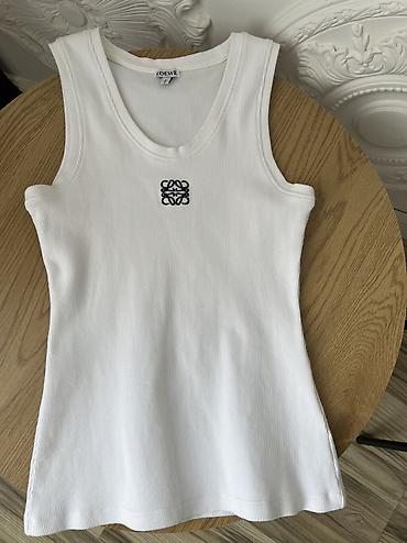 Bershka qadın T‑şörtü Hər biri 17 azn Berşka 10 azn - Rəng: açıq
