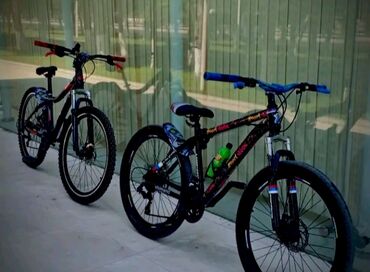 İdman velosipedləri: Dağ/şəhər tipli velosiped - Geniş, rəngarəng qrafikalı alüminium
