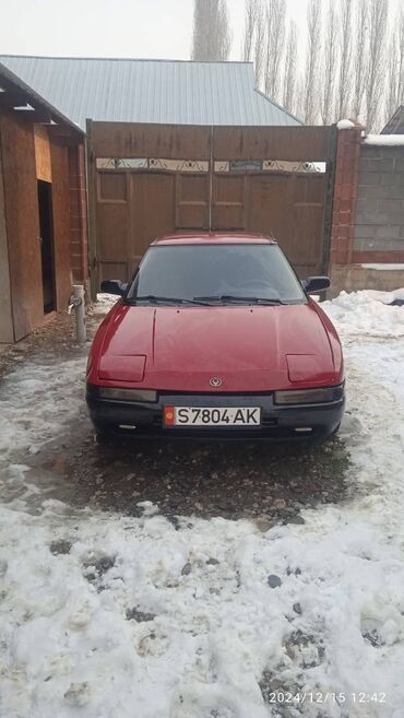 красные машины: Mazda 323: 1993 г., 1.6 л, Механика, Бензин, Хэтчбэк