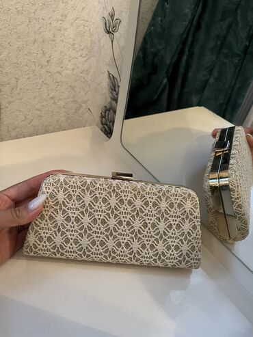 Çantalar: Çoxu yenidir digərləri də az istifadə olunub. Hər biri 5 azn. Çox — 8