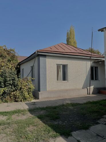продаю дом село ак жол: Дом, 90 м², 5 комнат, Собственник, Косметический ремонт