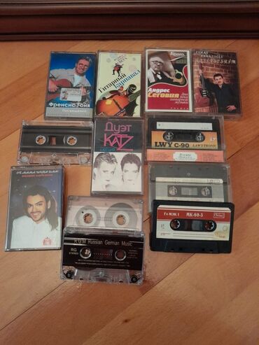 CD, DVD disklər və kassetlər: Aудиокассеты. Есть еще видеокассеты с кинофильмами и мультфильмами — 7