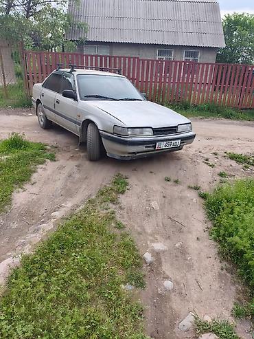 салон е46: Mazda 626: 1990 г., 2.2 л, Кол менен иштөөчү, Бензин, Седан — 2