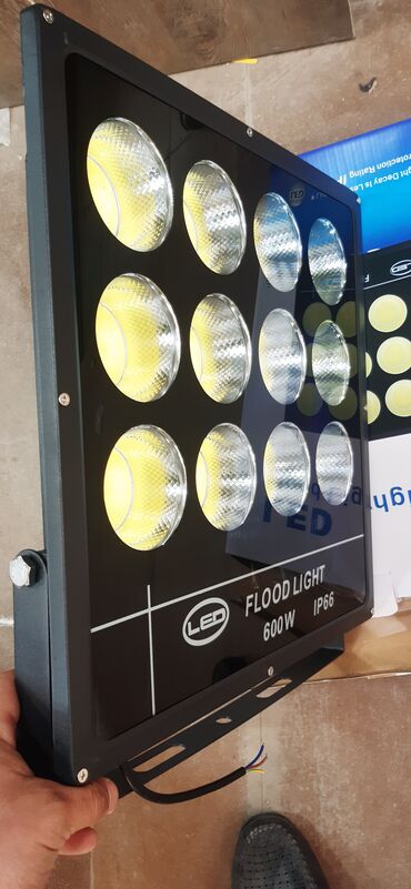 Projektorlar: LED Flood Light proyektorları - Güc variantları: 400W, 500W, 600W — 5