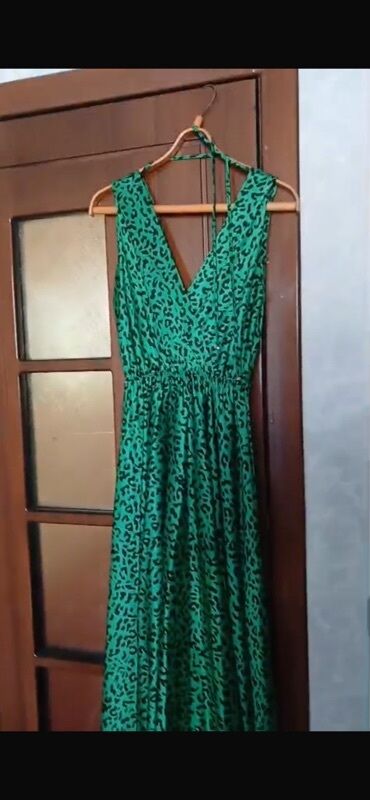 Toy paltarları və aksesuarları: Məhsul: Yaşıl leopard naxışlı uzun don - Model: Uzun, A-kəsimli