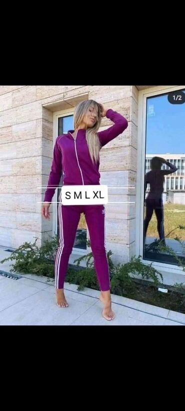 Gornji i donji deo: Zenska komplet trenerka mokra likra
 S M L XL 2XL
 Cena 3000din — 3