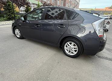 газел продажа: Toyota Prius C: 2012 г. — 9