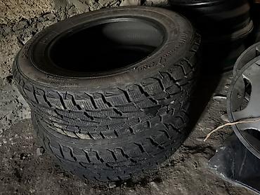 avtomobil ucun aksesuarlar: 2 ədəd Premiorri markalı avtomobil şini. Şinlərin üzərində — 3