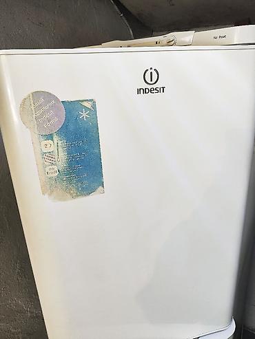 холодильники мини: Холодильник Indesit, Б/у, Двухкамерный, No frost — 2