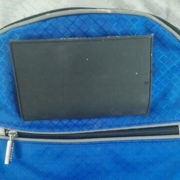 Rančevi, torbe i koferi: Torba/ranac roche marka: roche dimenzije: 37x26x18 cm materijal — 9